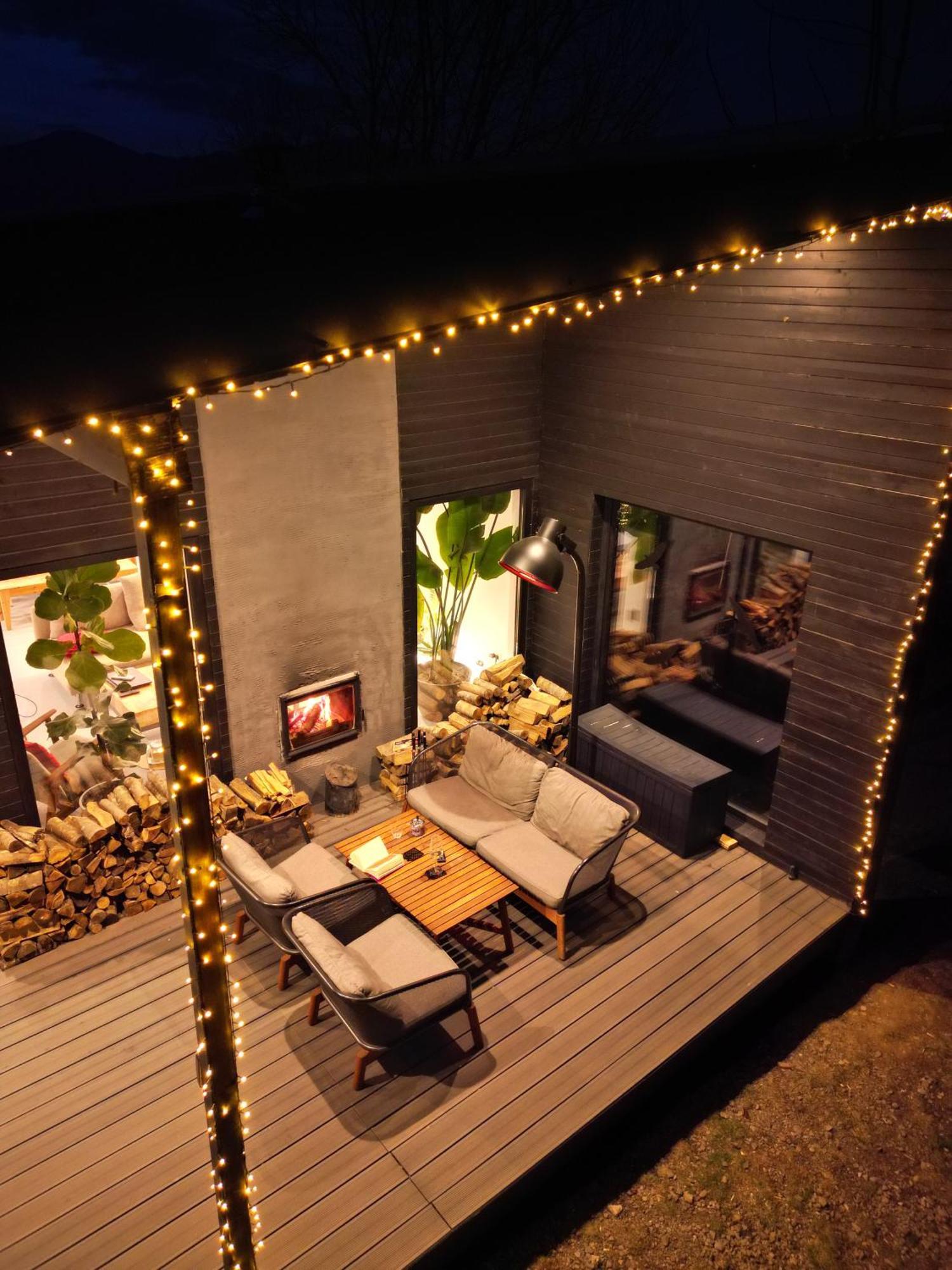 Black Walnut House With Indoor Outdoor Fireplace Izvoarele  Zewnętrze zdjęcie